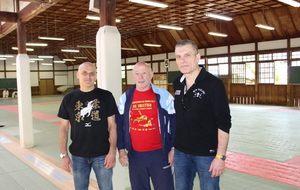 TENRI : ancien dojo avec Serge FEIST qui fit parti des premières équipes de France  venues dans les années 60